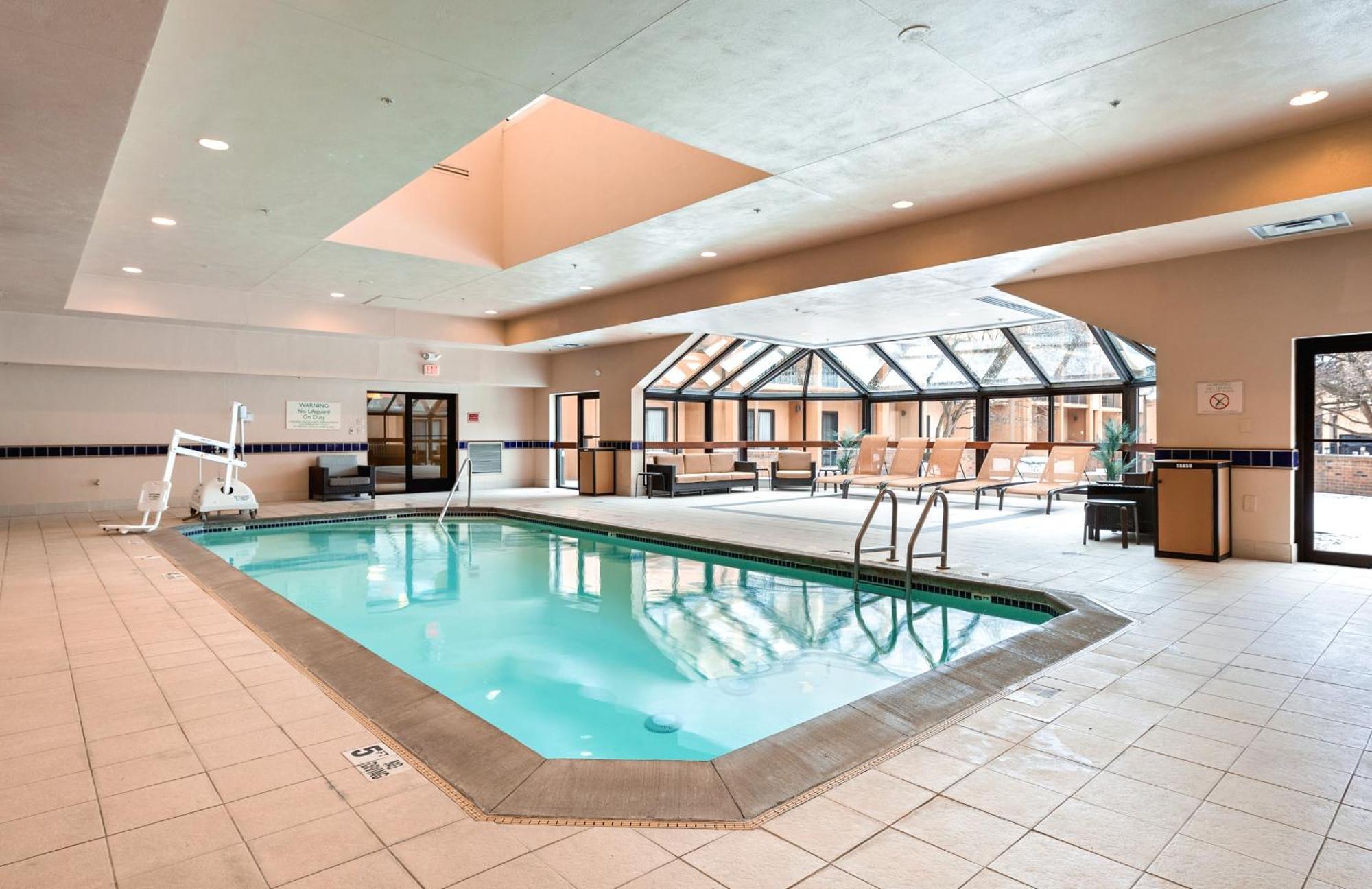 Courtyard Toledo Airport Holland Hotel Luaran gambar
