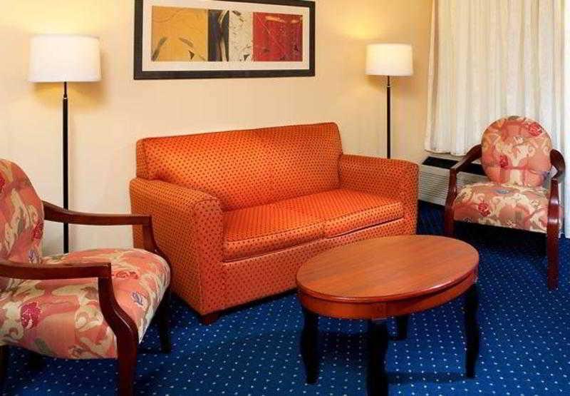 Courtyard Toledo Airport Holland Hotel Bilik gambar