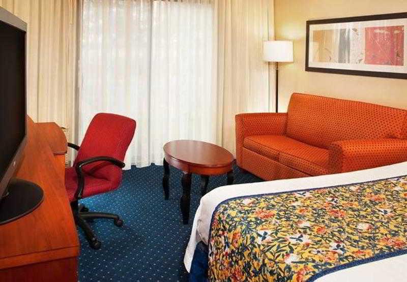 Courtyard Toledo Airport Holland Hotel Bilik gambar
